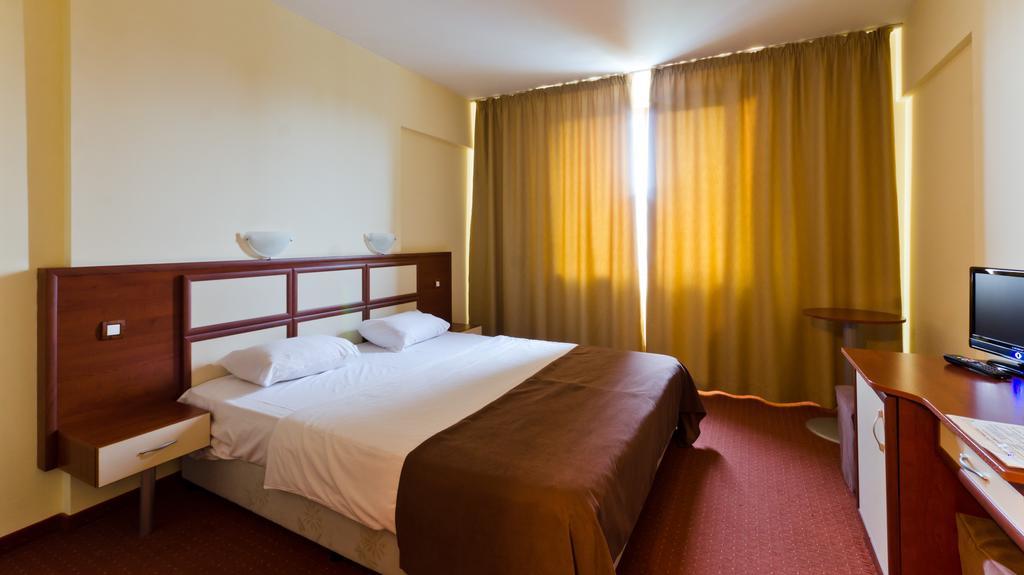 Nadejda Hotel Sofia Bagian luar foto