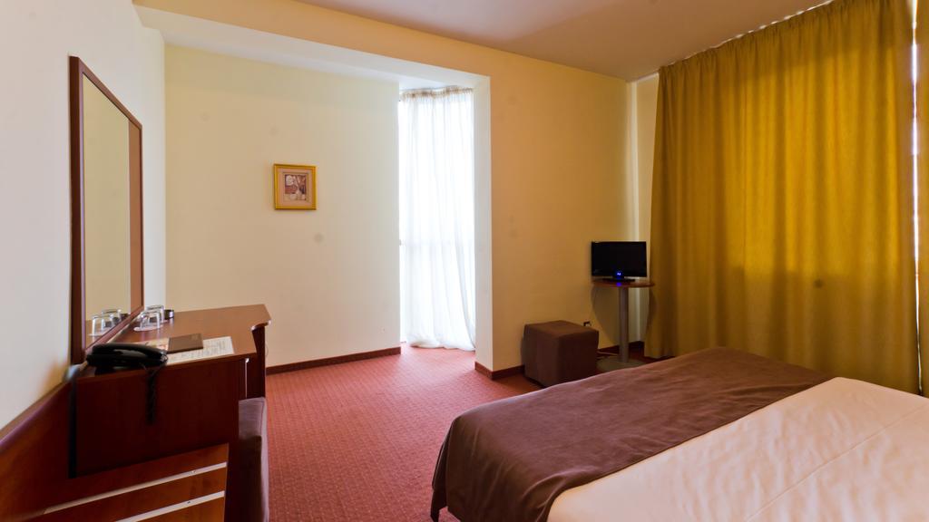 Nadejda Hotel Sofia Bagian luar foto