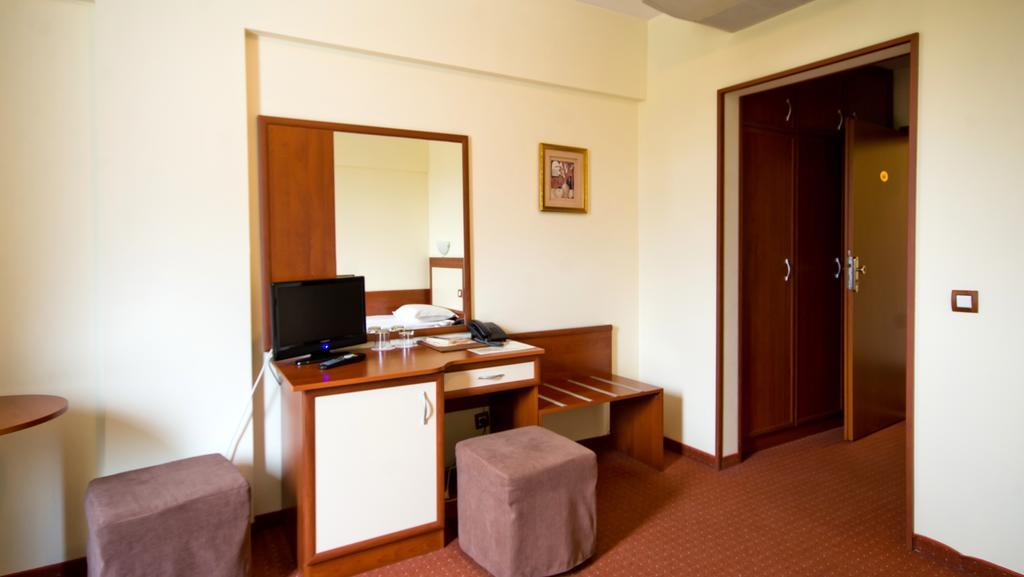 Nadejda Hotel Sofia Bagian luar foto