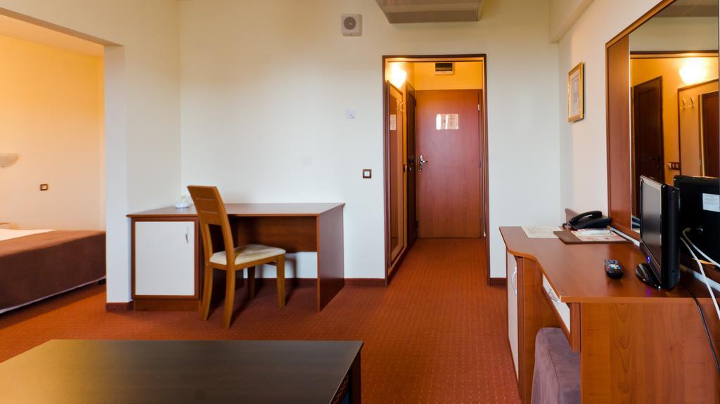 Nadejda Hotel Sofia Bagian luar foto