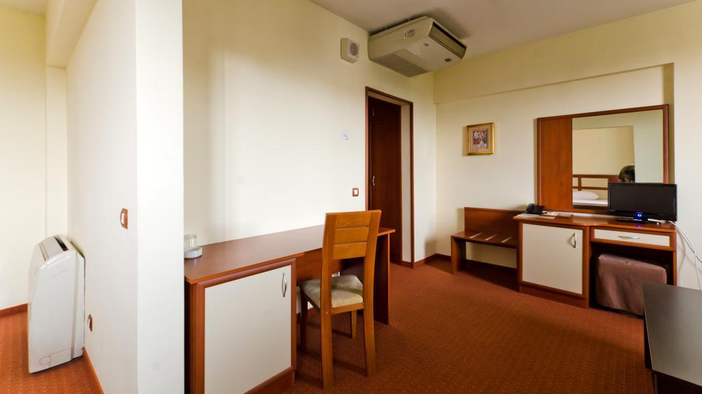 Nadejda Hotel Sofia Bagian luar foto