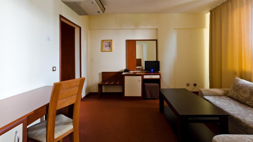 Nadejda Hotel Sofia Bagian luar foto