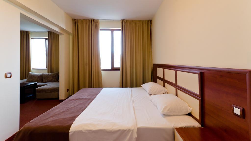 Nadejda Hotel Sofia Bagian luar foto
