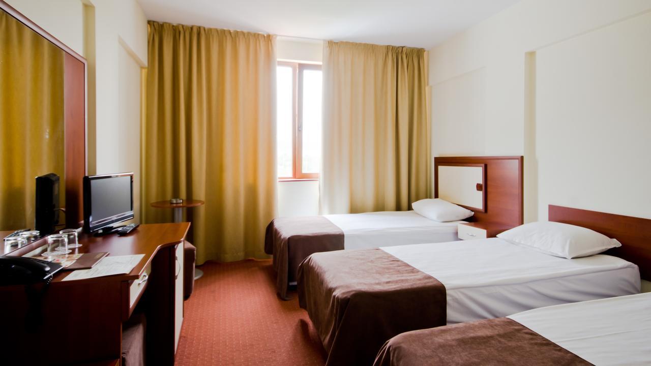 Nadejda Hotel Sofia Bagian luar foto