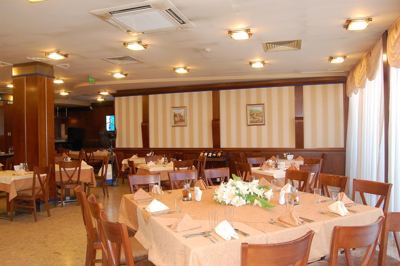 Nadejda Hotel Sofia Bagian luar foto