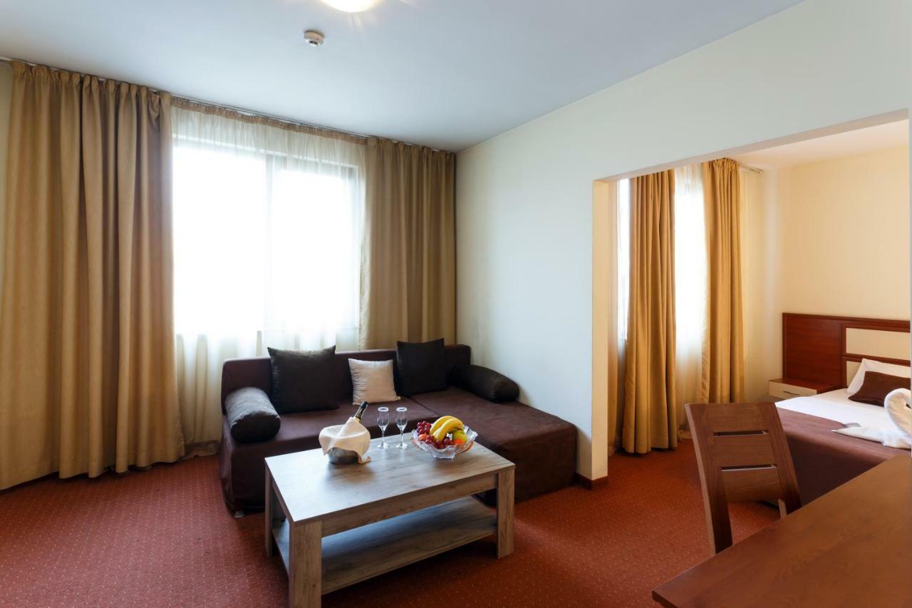 Nadejda Hotel Sofia Bagian luar foto