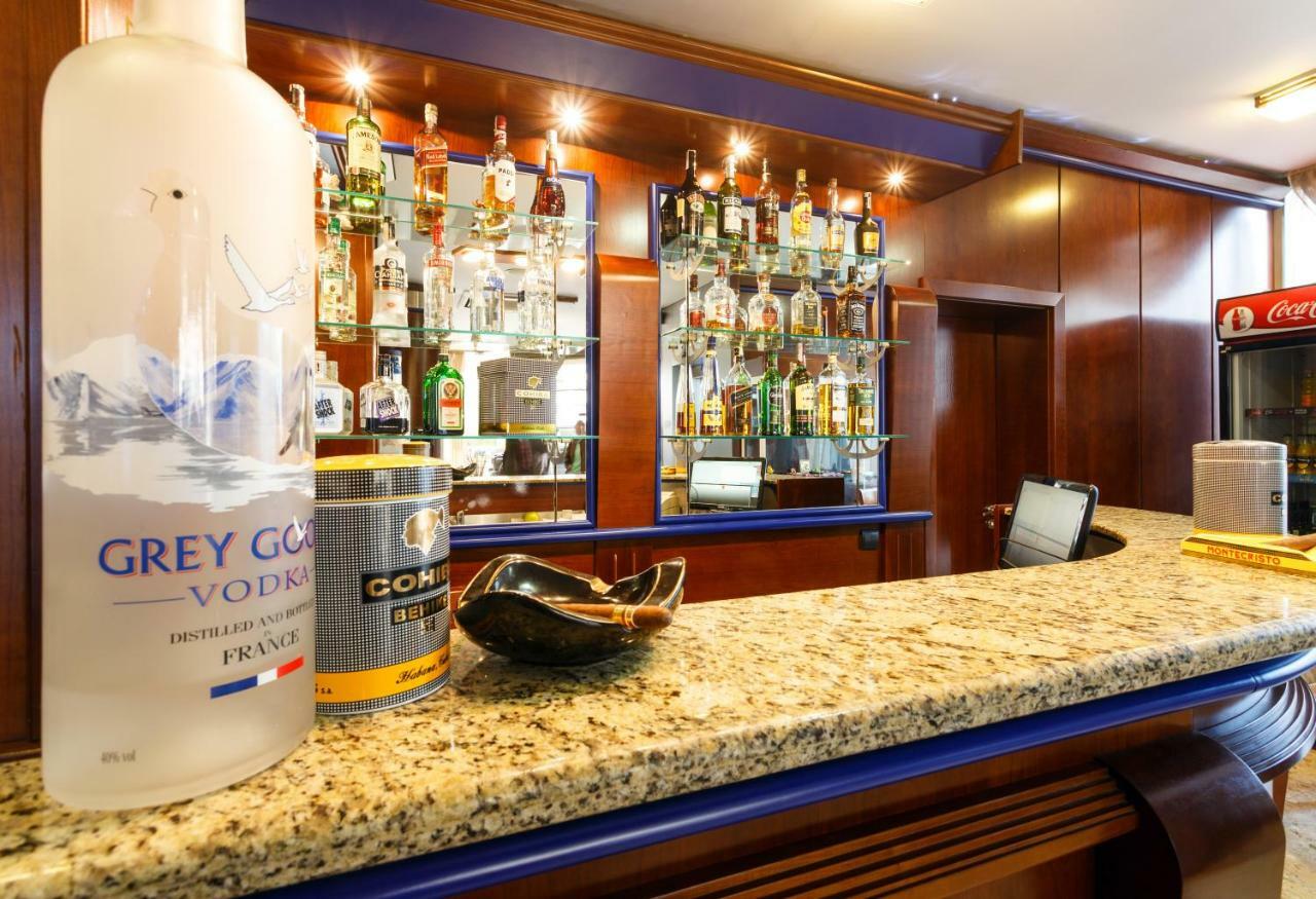 Nadejda Hotel Sofia Bagian luar foto