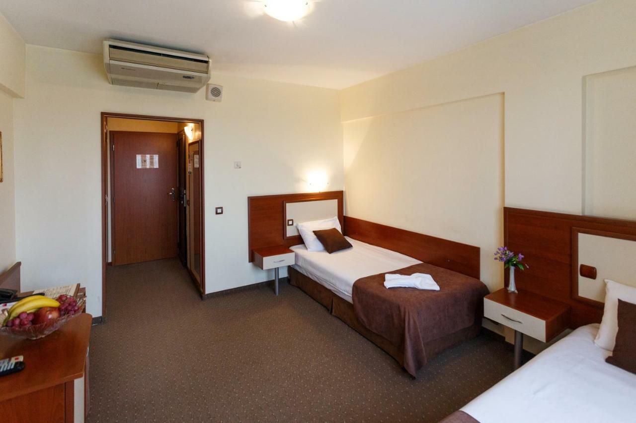 Nadejda Hotel Sofia Bagian luar foto