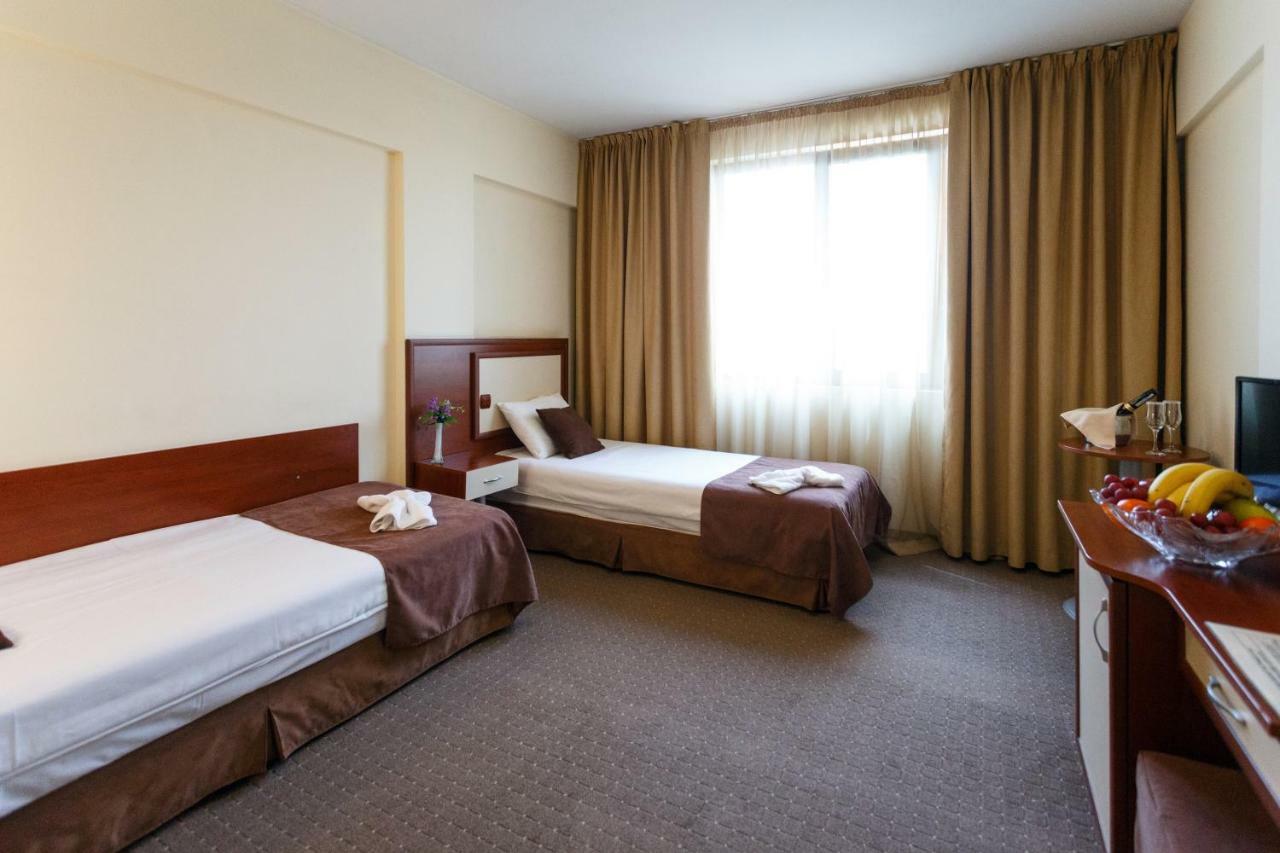 Nadejda Hotel Sofia Bagian luar foto
